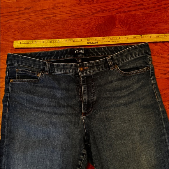 Chaps | EUC Women’s Dark Blue Straight Leg Jeans Size 16P - Picture 4 of 8